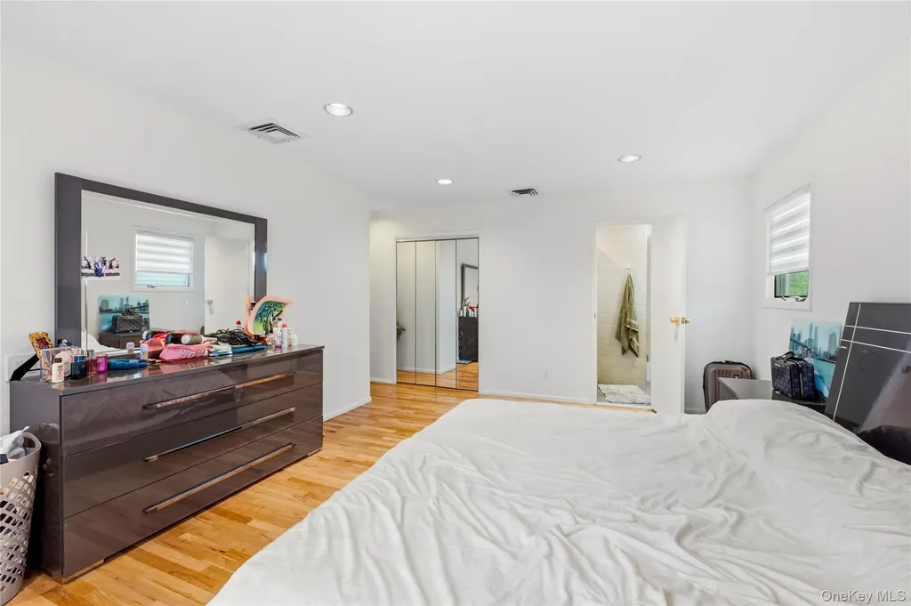 23 Geoffrey Lane Hewlett NY 11557