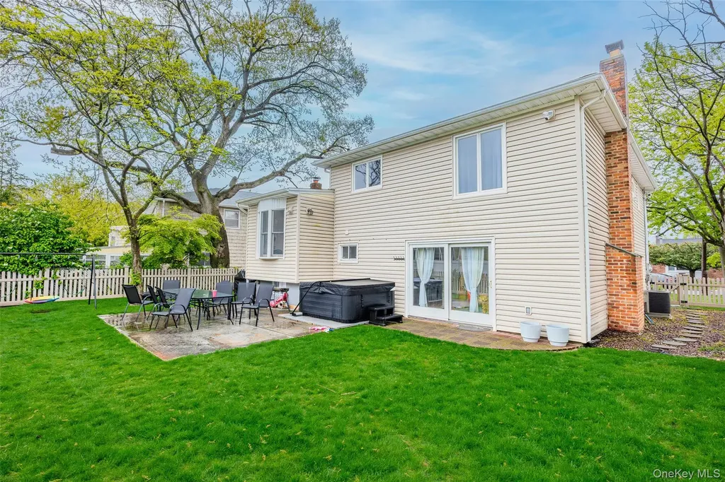 23 Geoffrey Lane Hewlett NY 11557