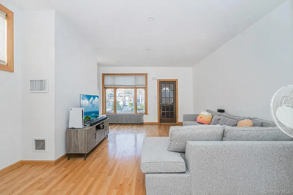 2071 E 35th Street Brooklyn NY 11234