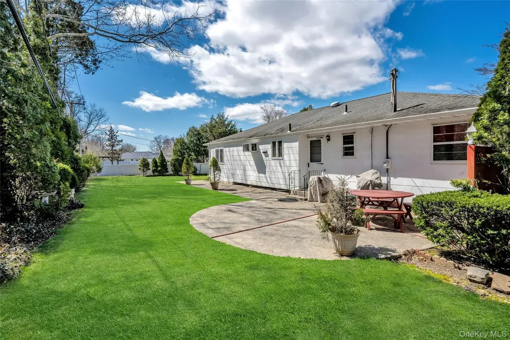 5 Vegas Court Plainview NY 11803