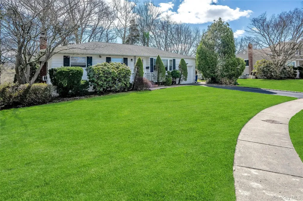 5 Vegas Court Plainview NY 11803