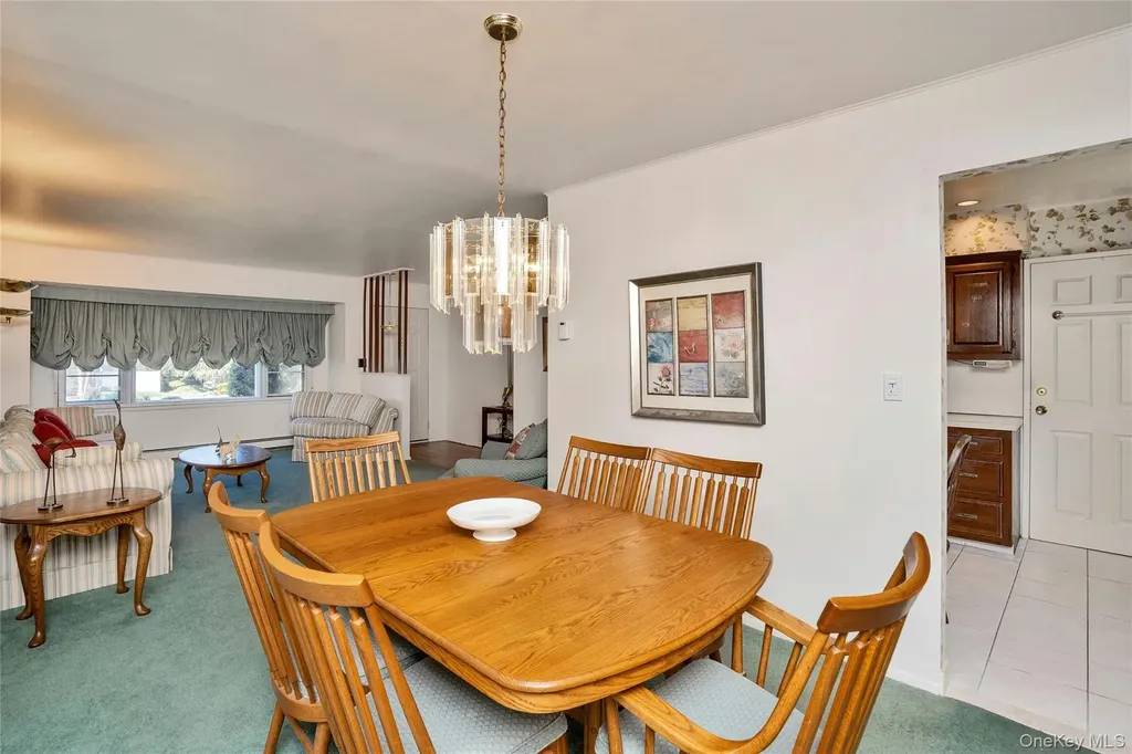 5 Vegas Court Plainview NY 11803