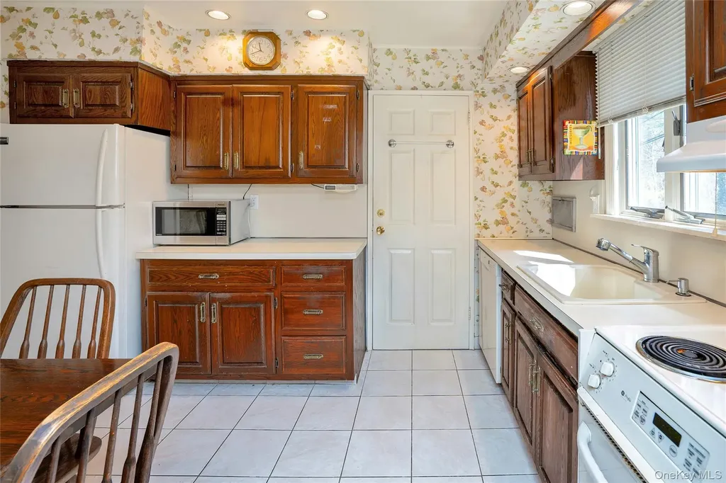 5 Vegas Court Plainview NY 11803