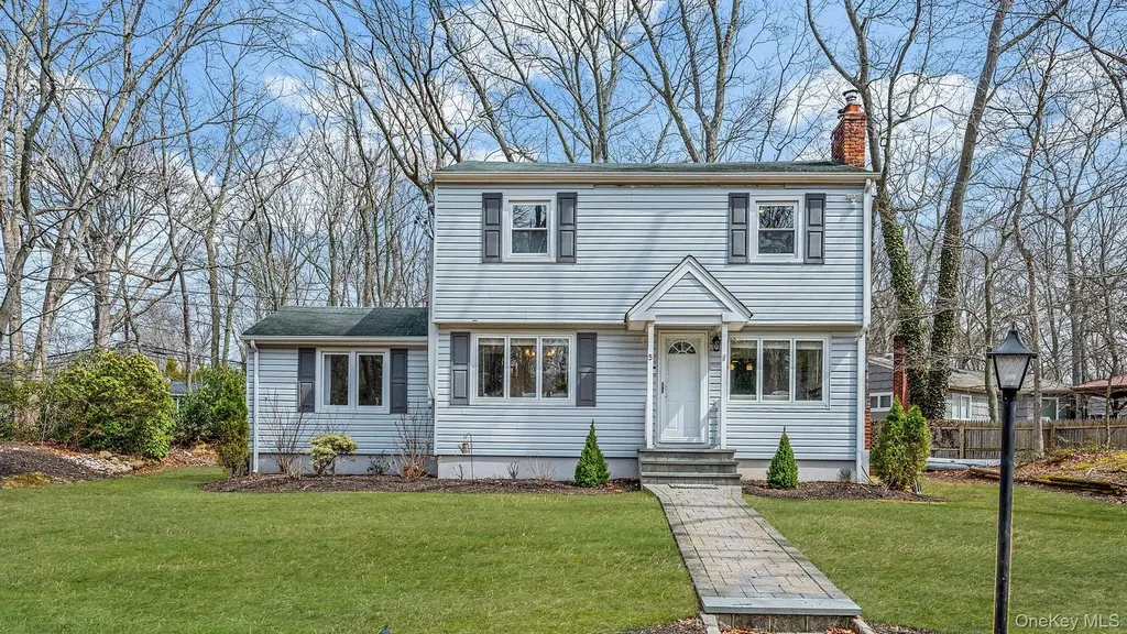 5 Valley Circle Miller Place NY 11764