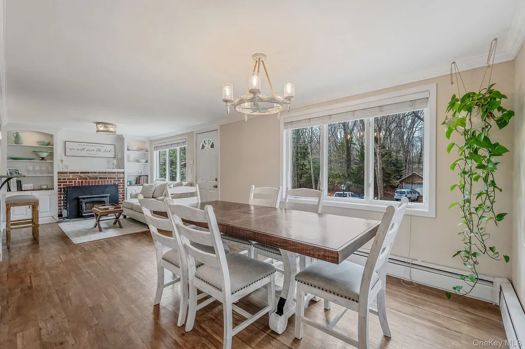 5 Valley Circle Miller Place NY 11764