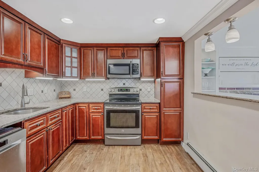 5 Valley Circle Miller Place NY 11764