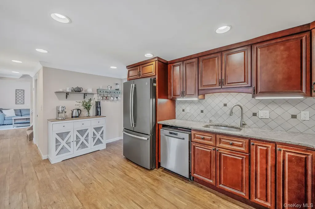 5 Valley Circle Miller Place NY 11764