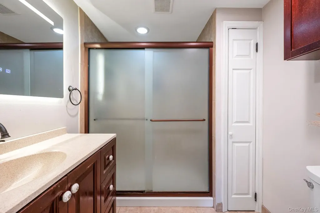 5 Valley Circle Miller Place NY 11764