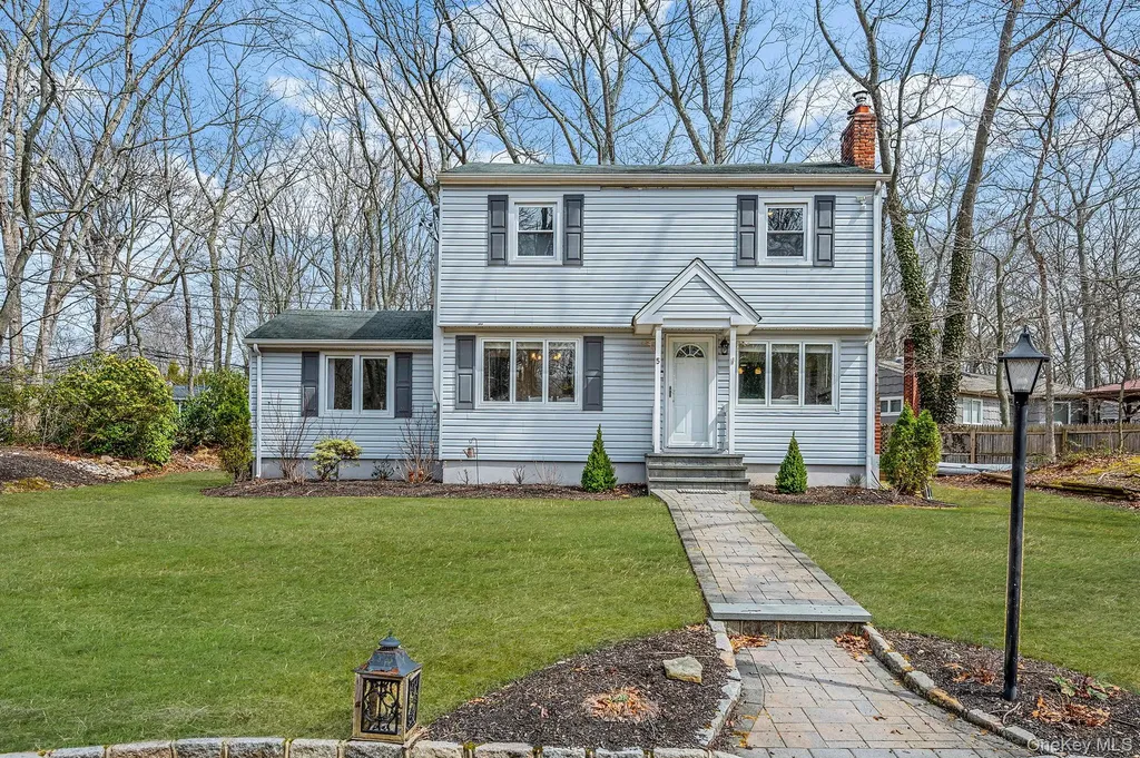 5 Valley Circle Miller Place NY 11764