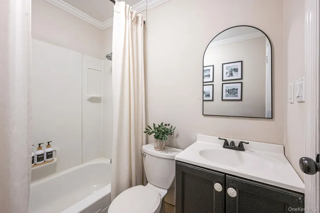 5 Valley Circle Miller Place NY 11764