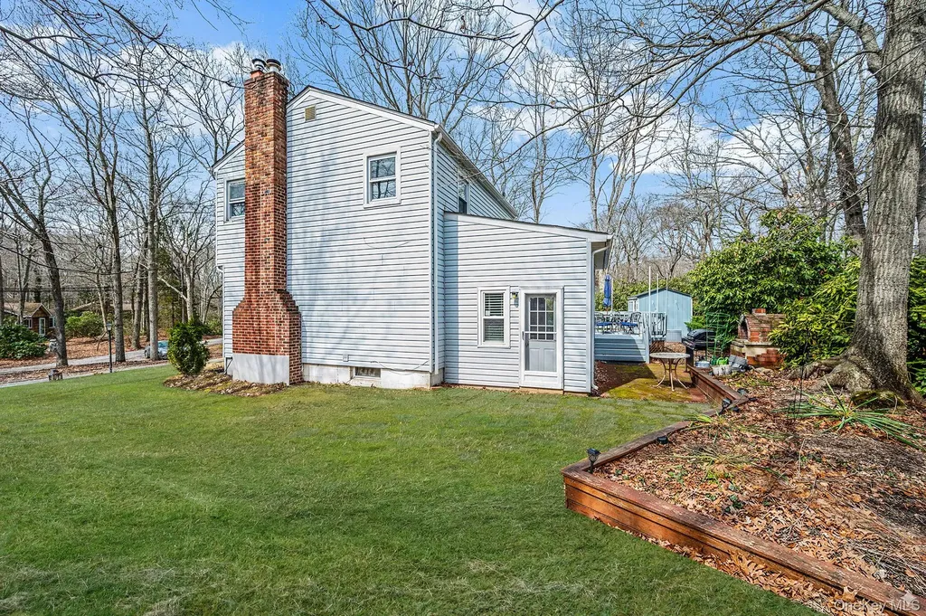 5 Valley Circle Miller Place NY 11764