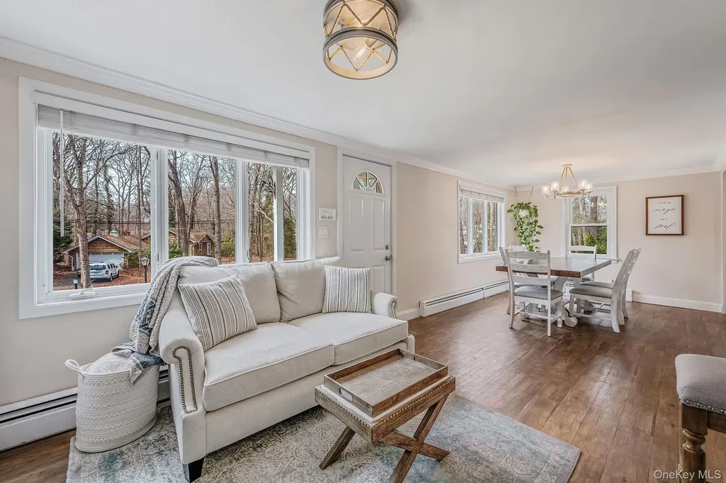 5 Valley Circle Miller Place NY 11764