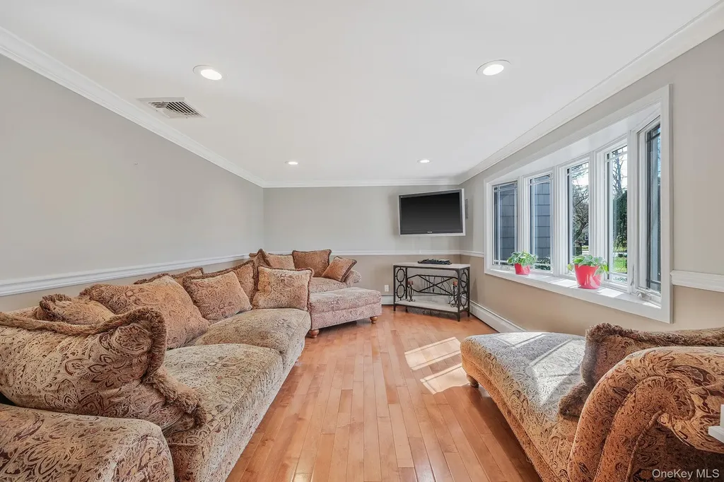 43 Hallock Avenue Smithtown NY 11787