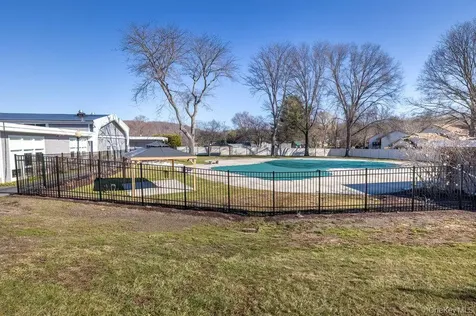 10 Regents Place Yorktown Heights NY 10598