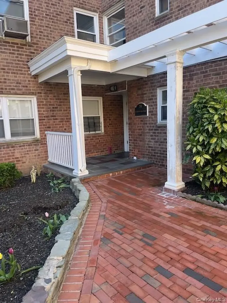 70 Knightsbridge Road Great Neck NY 11021