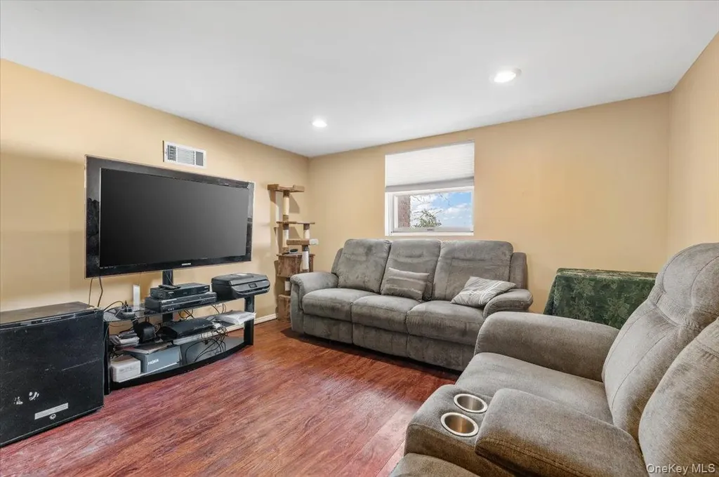 2 Fern Place Plainview NY 11803