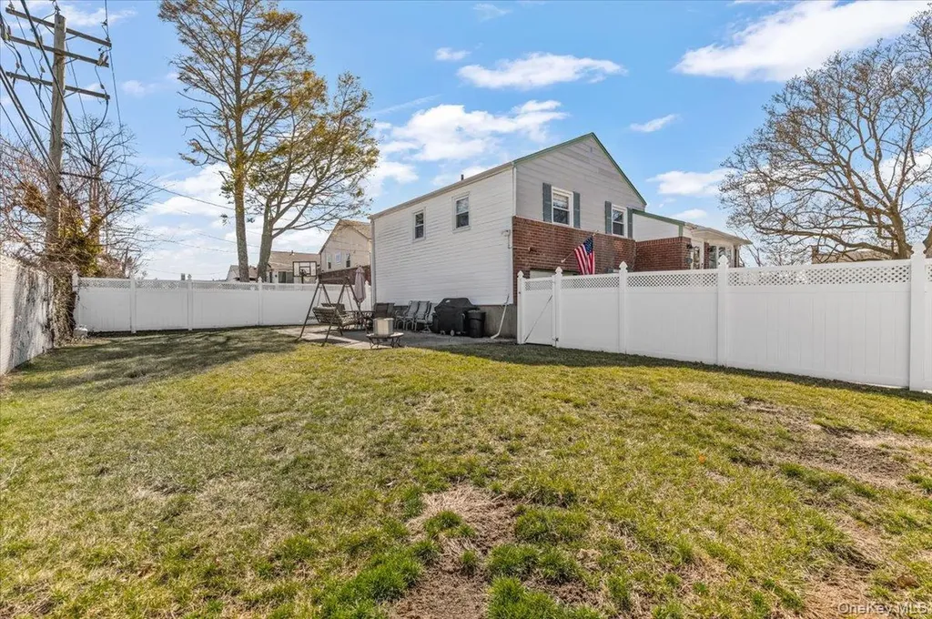 2 Fern Place Plainview NY 11803