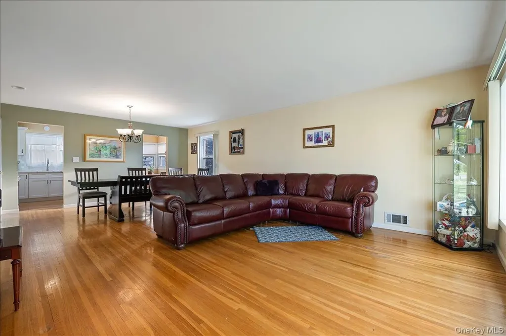 2 Fern Place Plainview NY 11803