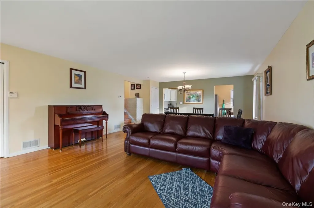 2 Fern Place Plainview NY 11803