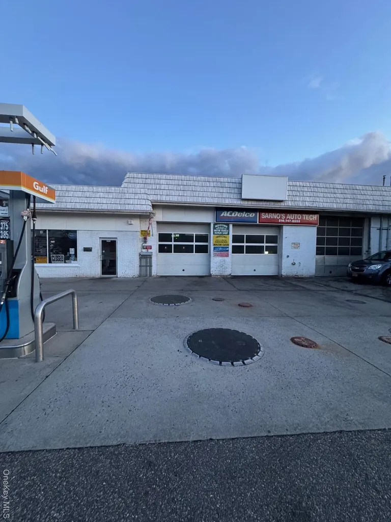 295 Hillside Avenue Williston Park NY 11596