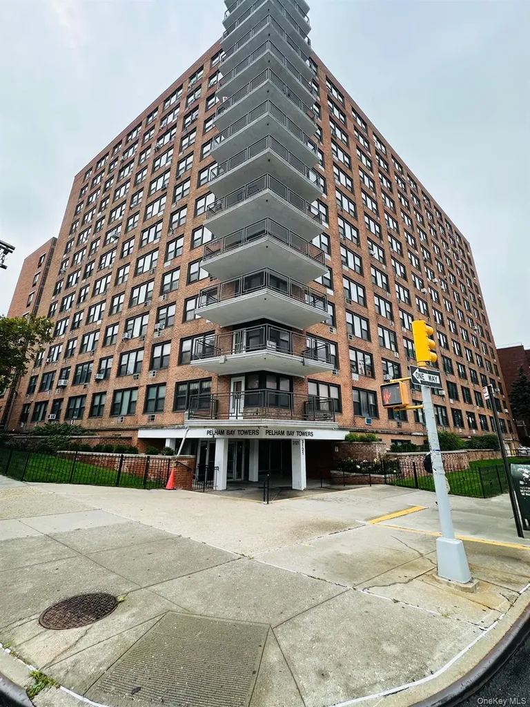 3121 Middletown Road Bronx NY 10461