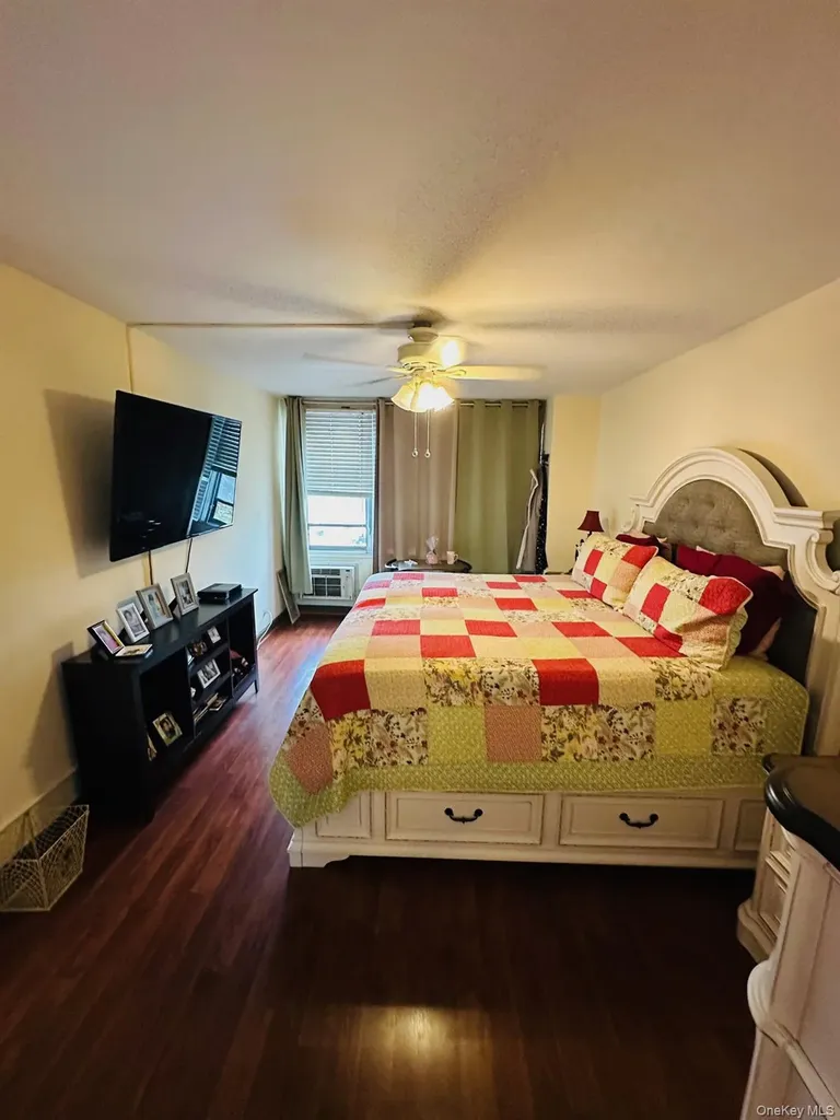 3121 Middletown Road Bronx NY 10461