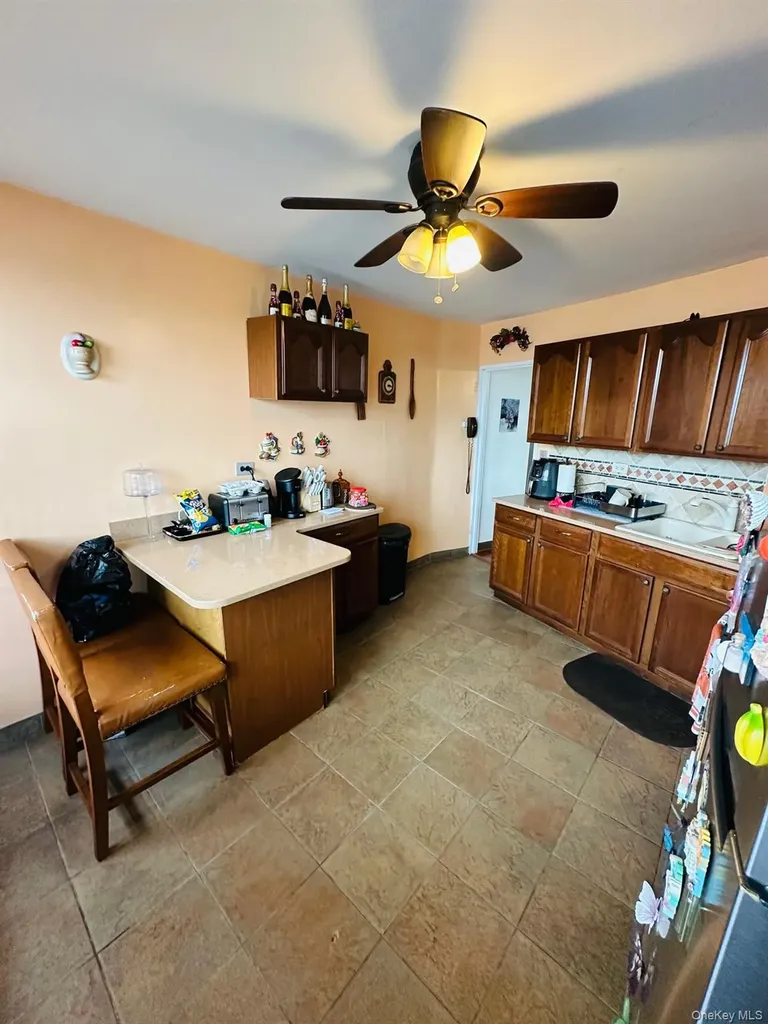 3121 Middletown Road Bronx NY 10461