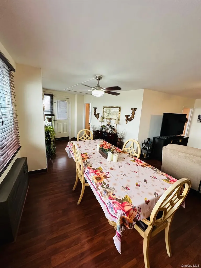3121 Middletown Road Bronx NY 10461