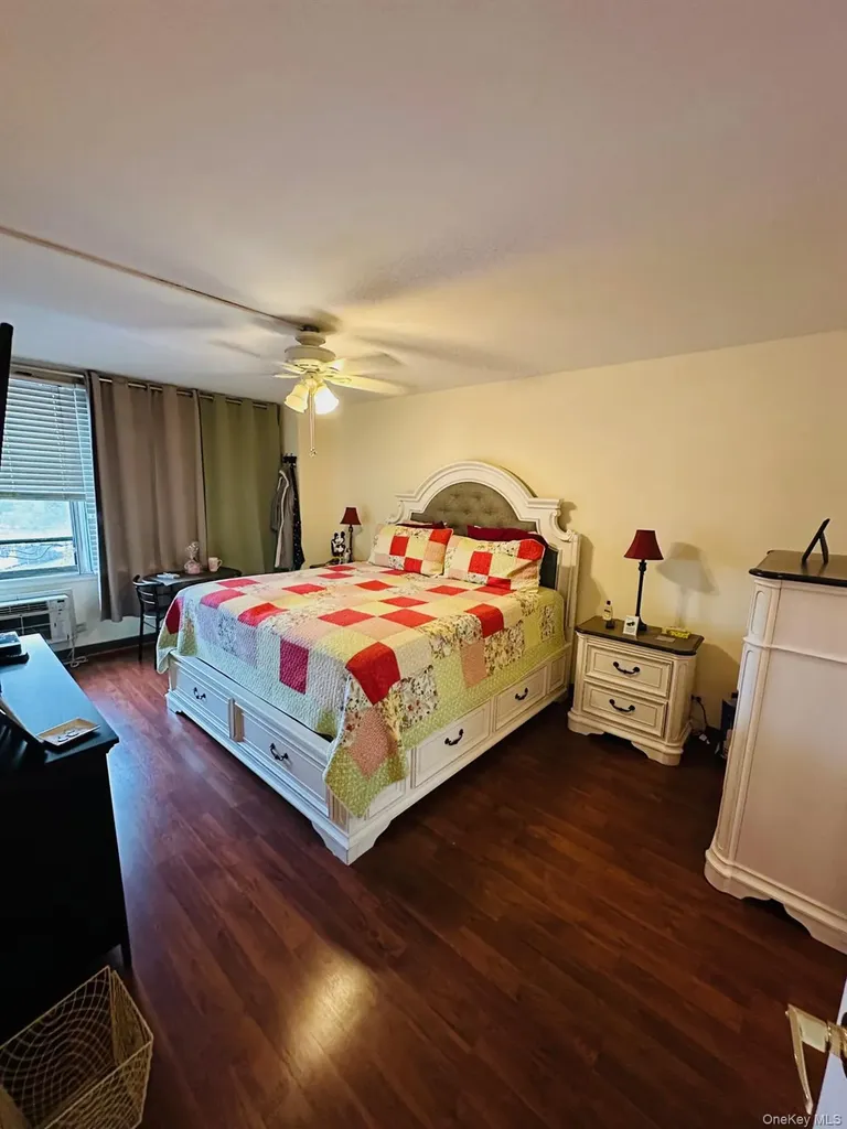 3121 Middletown Road Bronx NY 10461