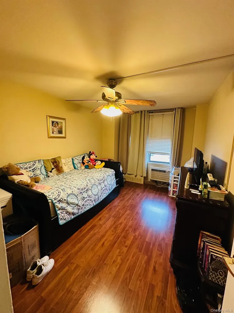 3121 Middletown Road Bronx NY 10461