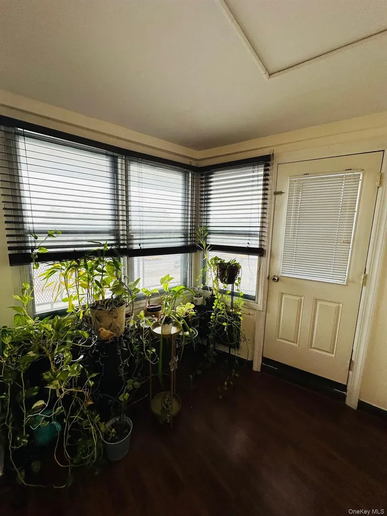 3121 Middletown Road Bronx NY 10461