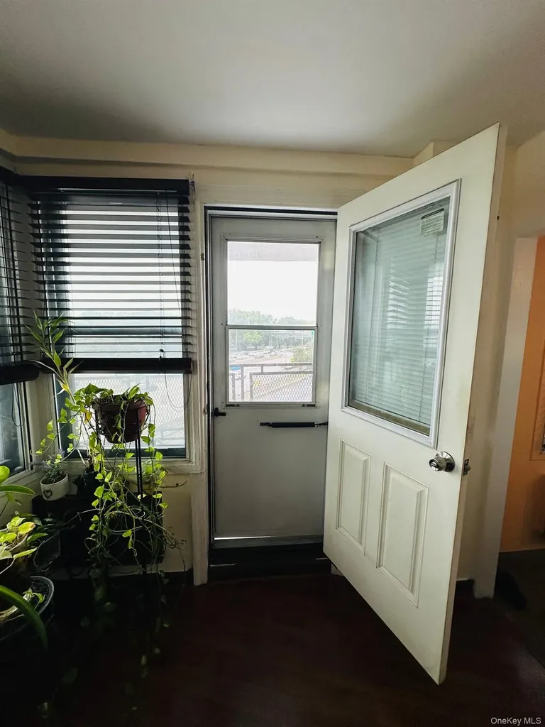 3121 Middletown Road Bronx NY 10461