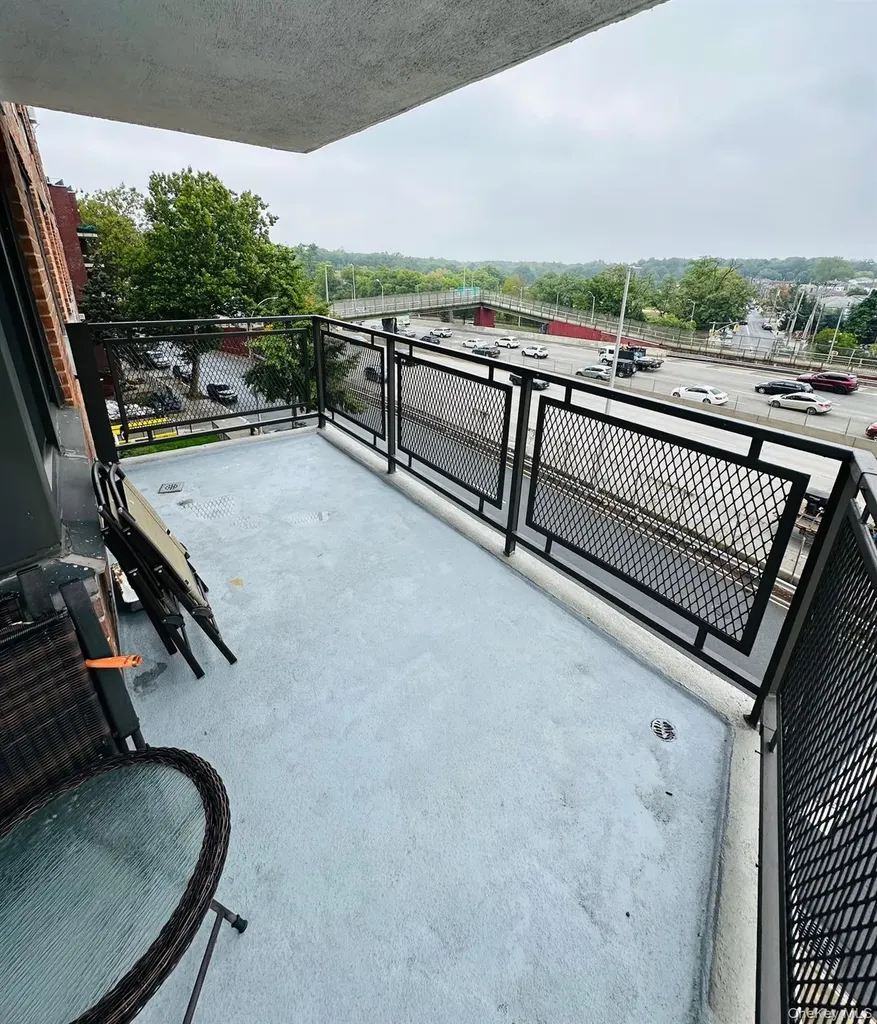 3121 Middletown Road Bronx NY 10461