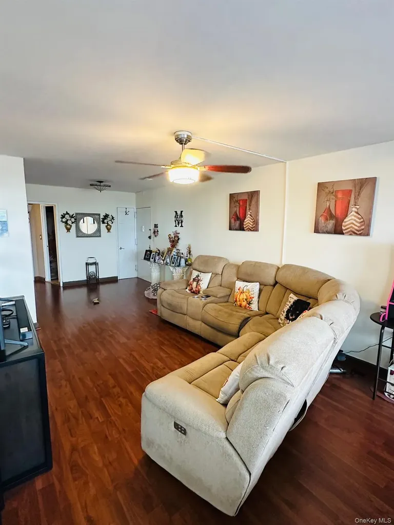 3121 Middletown Road Bronx NY 10461