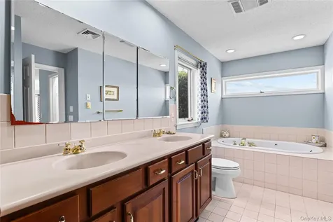 412 Heritage Hills Somers NY 10589