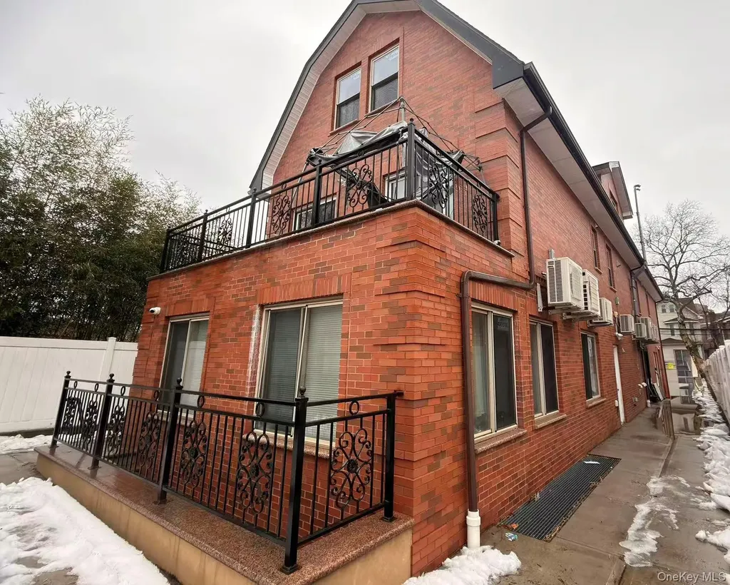 14350 Franklin Avenue Flushing NY 11355