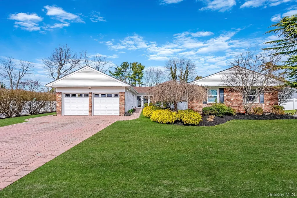 16 Manchester Lane Stony Brook NY 11790