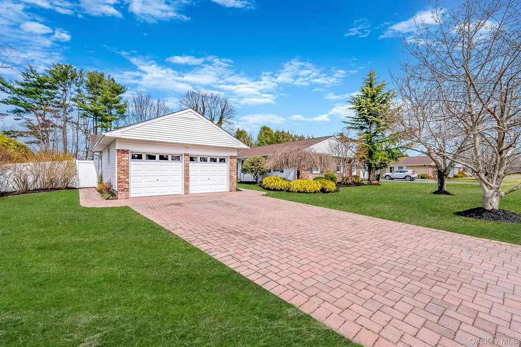 16 Manchester Lane Stony Brook NY 11790