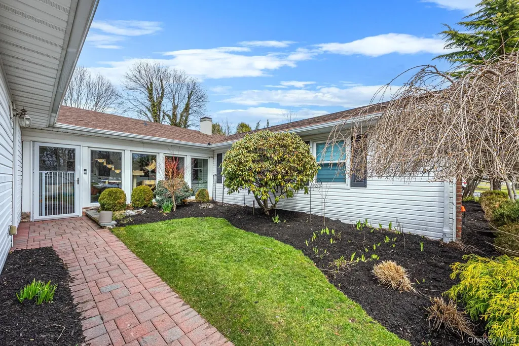 16 Manchester Lane Stony Brook NY 11790