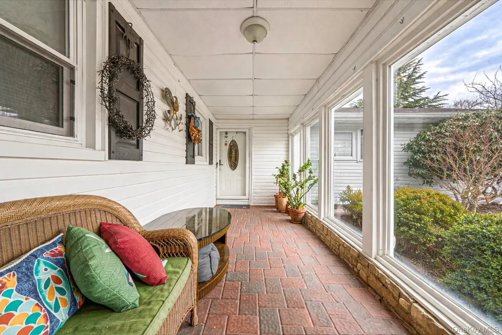16 Manchester Lane Stony Brook NY 11790