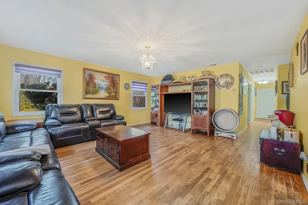 16 Manchester Lane Stony Brook NY 11790