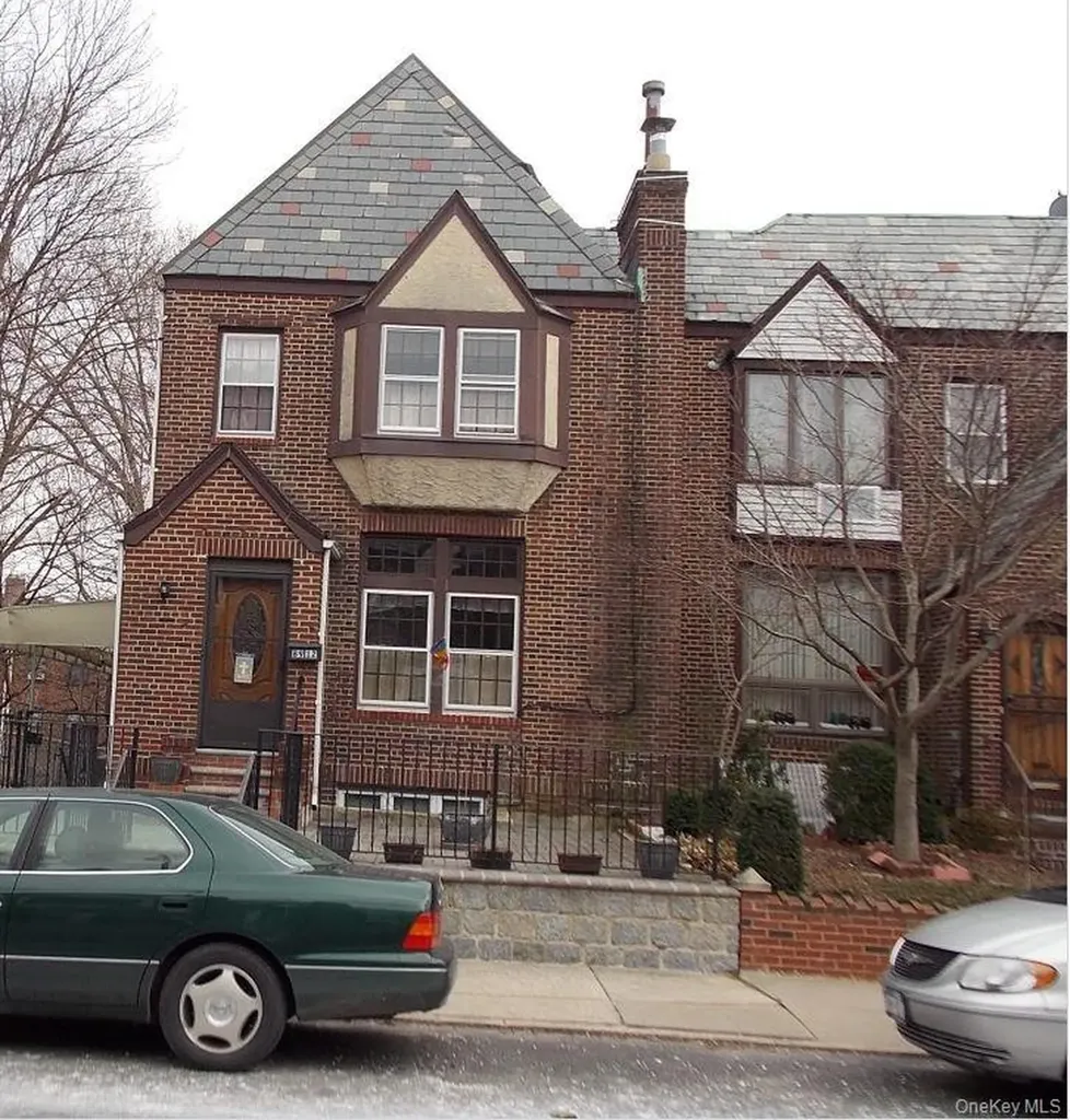 89-12 Rutledge Avenue Glendale NY 11385
