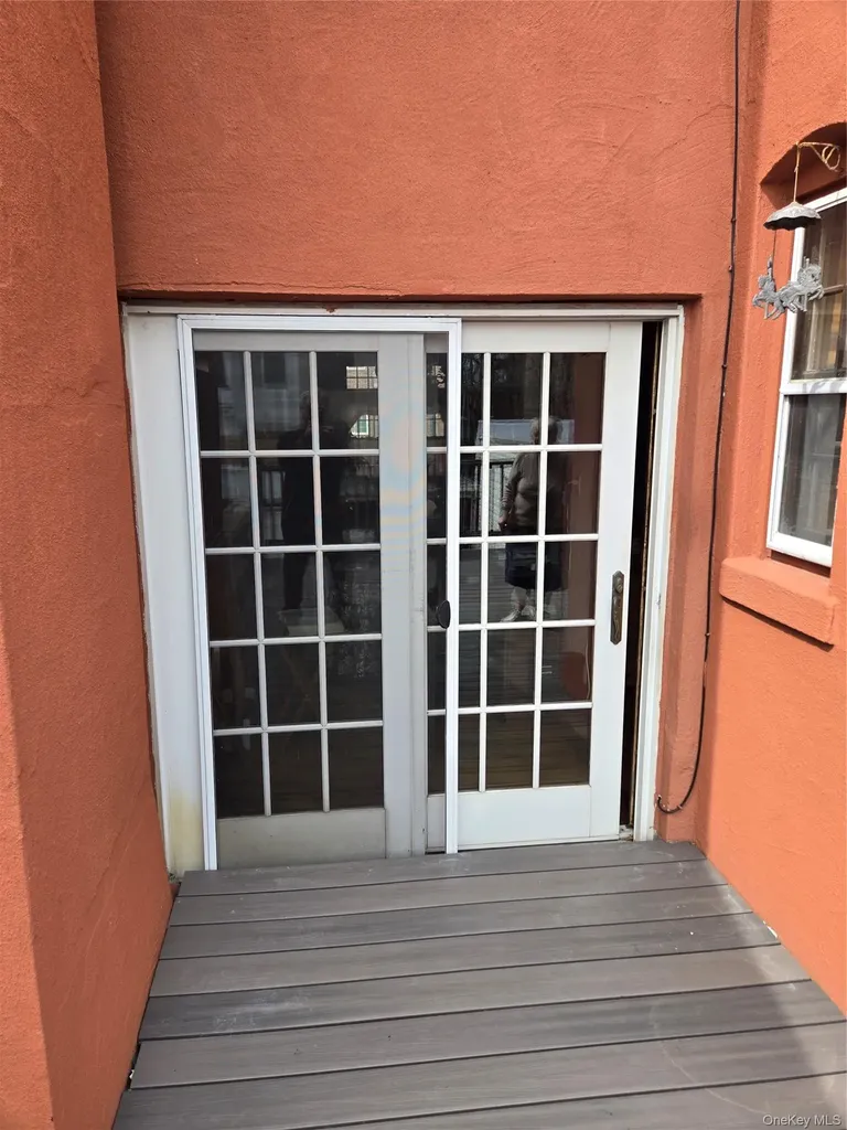 89-12 Rutledge Avenue Glendale NY 11385