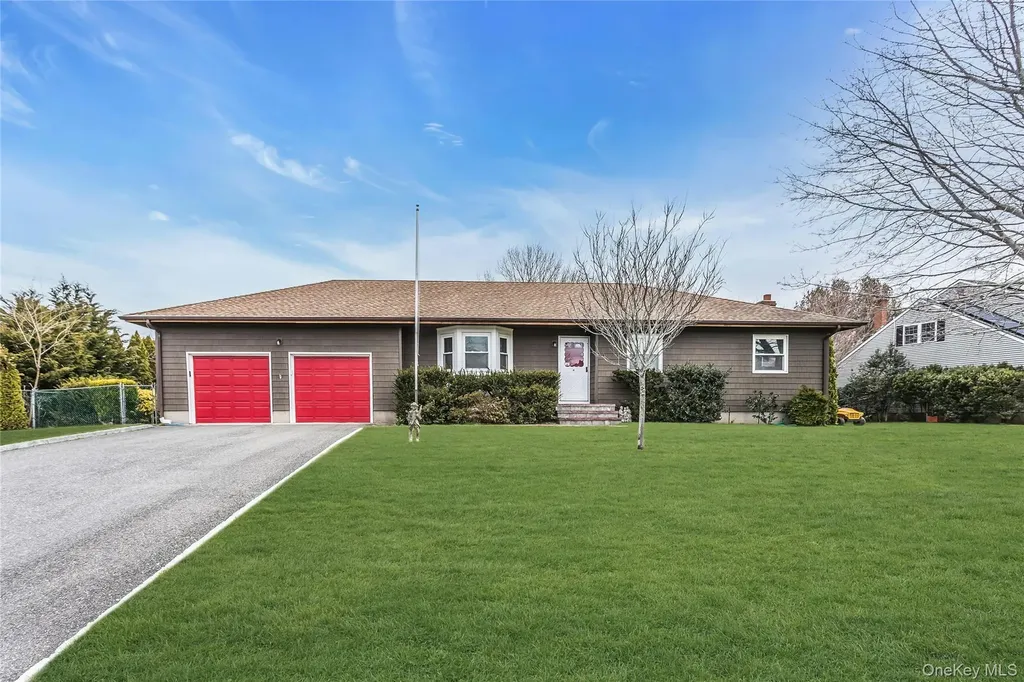 82 Donna Drive Baiting Hollow NY 11933