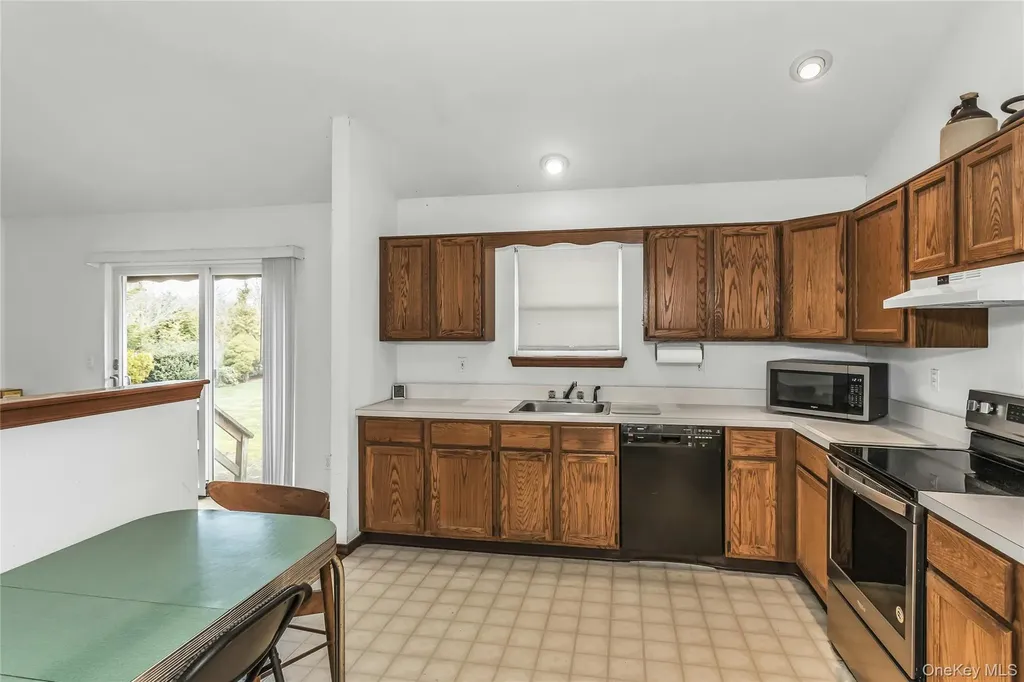 82 Donna Drive Baiting Hollow NY 11933