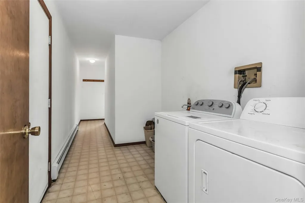 82 Donna Drive Baiting Hollow NY 11933