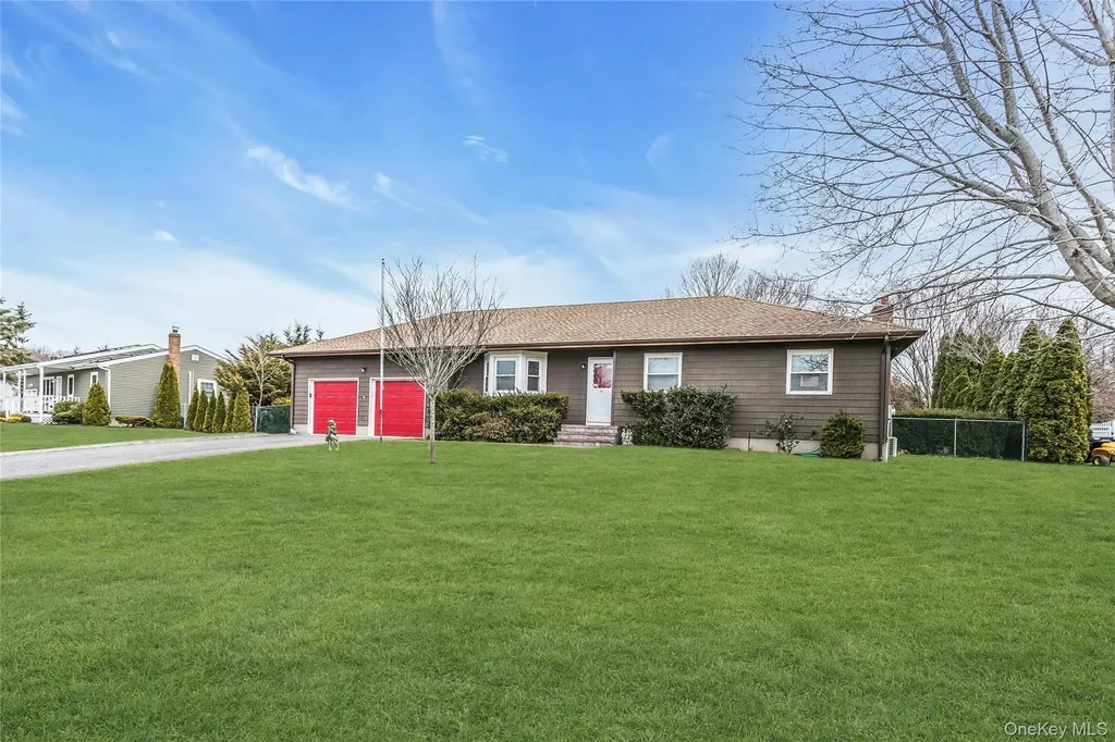 82 Donna Drive Baiting Hollow NY 11933