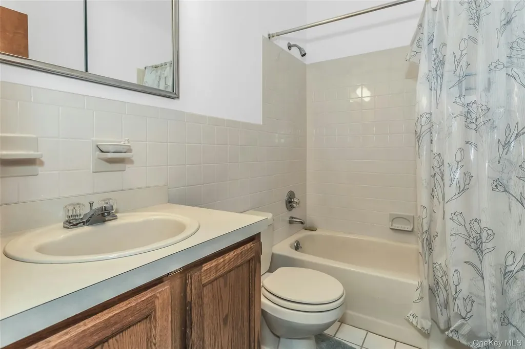 82 Donna Drive Baiting Hollow NY 11933