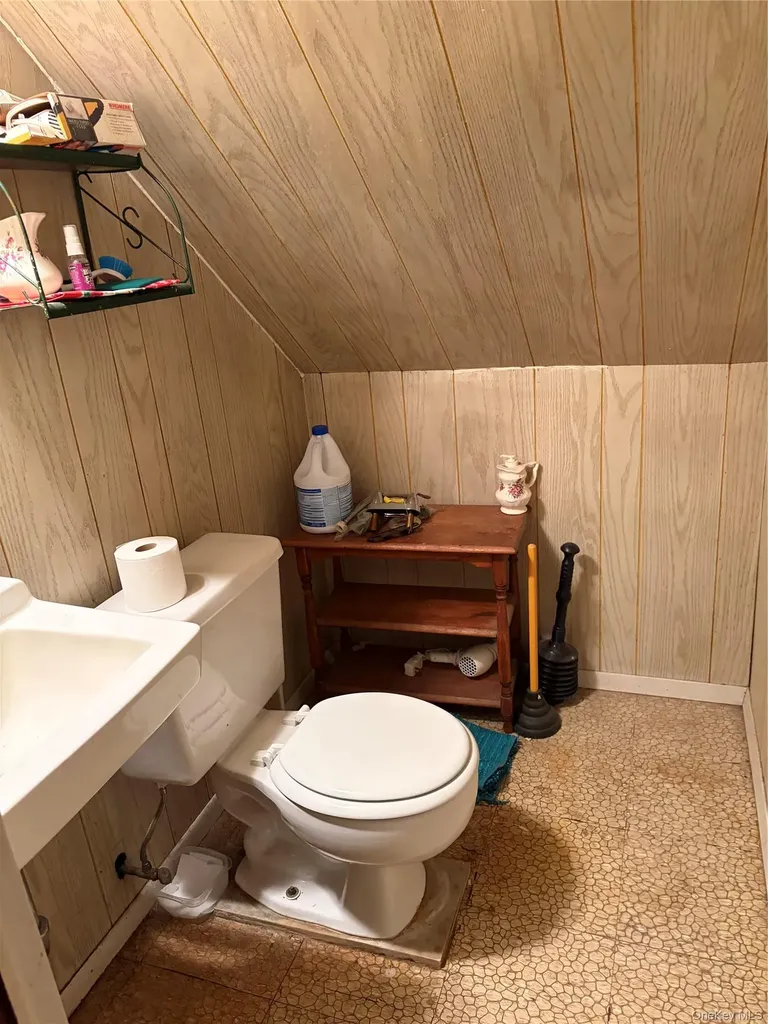 2526 S Saint Marks Avenue Bellmore NY 11710