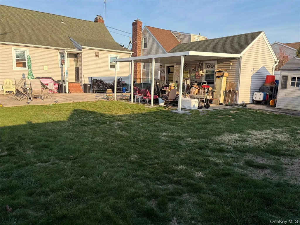 2526 S Saint Marks Avenue Bellmore NY 11710